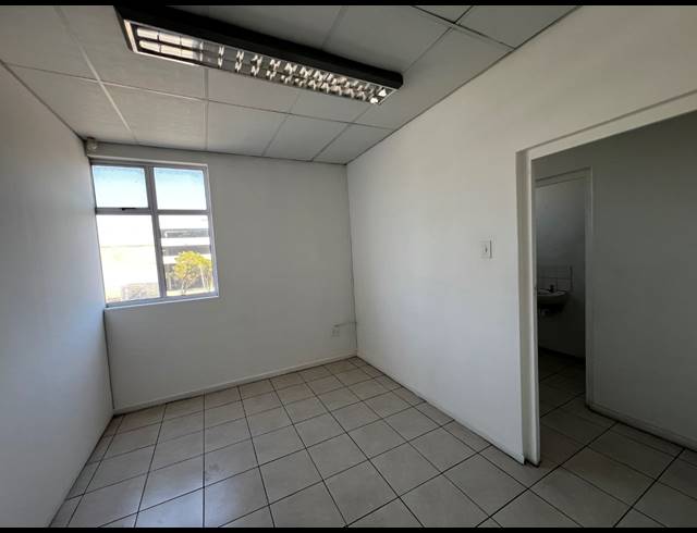 1,600M² WAREHOUSE TO LET IN PAROW EAST